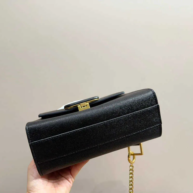 DHgate.com:Timeless Womens Leather Crossbody Bag: Premium