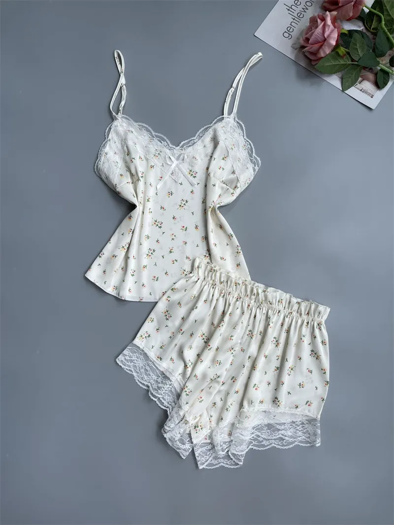 新品紙タグ無し✨オフン flower lace cami set dress　白 新品紙タグ無し✨オフン flower lace cami set dress 白