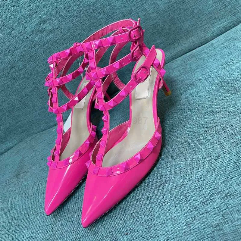 صندل صندل ملون جديد للنساء مدببة بأحذية زفاف عالية الكعب كلاسيكيات جلدية أصلية اثنين