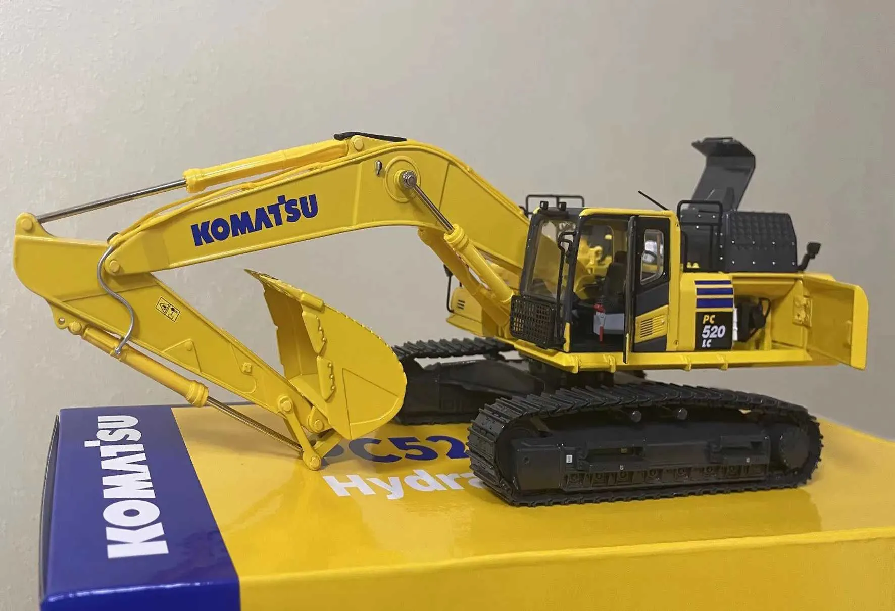DHgate.com:1:43 Scale Komatsu PC520LC-11M0 Hydraulic DHgate.com:1:43 Scale Komatsu PC520LC-11M0 Hydraulic