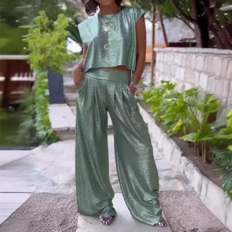 Effortlessly Chic Sleeveless Vest and Wide Leg Pants Set