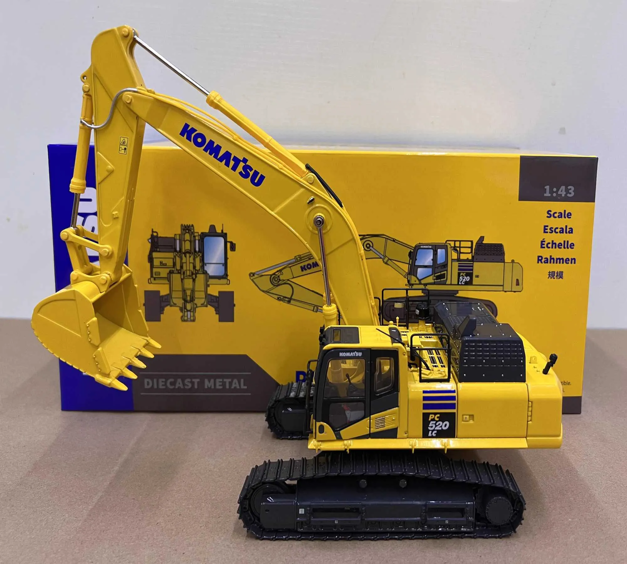 DHgate.com:1:43 Scale Komatsu PC520LC-11M0 Hydraulic