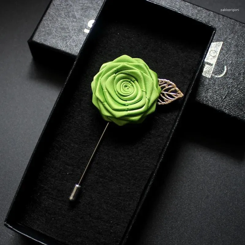 Brošne Britské muži Romantické krčné klopové brošne Ženy Nevesta Svadobné párty Stuha Ružový kvet Uniforma Šik Korzáž_voghion.com