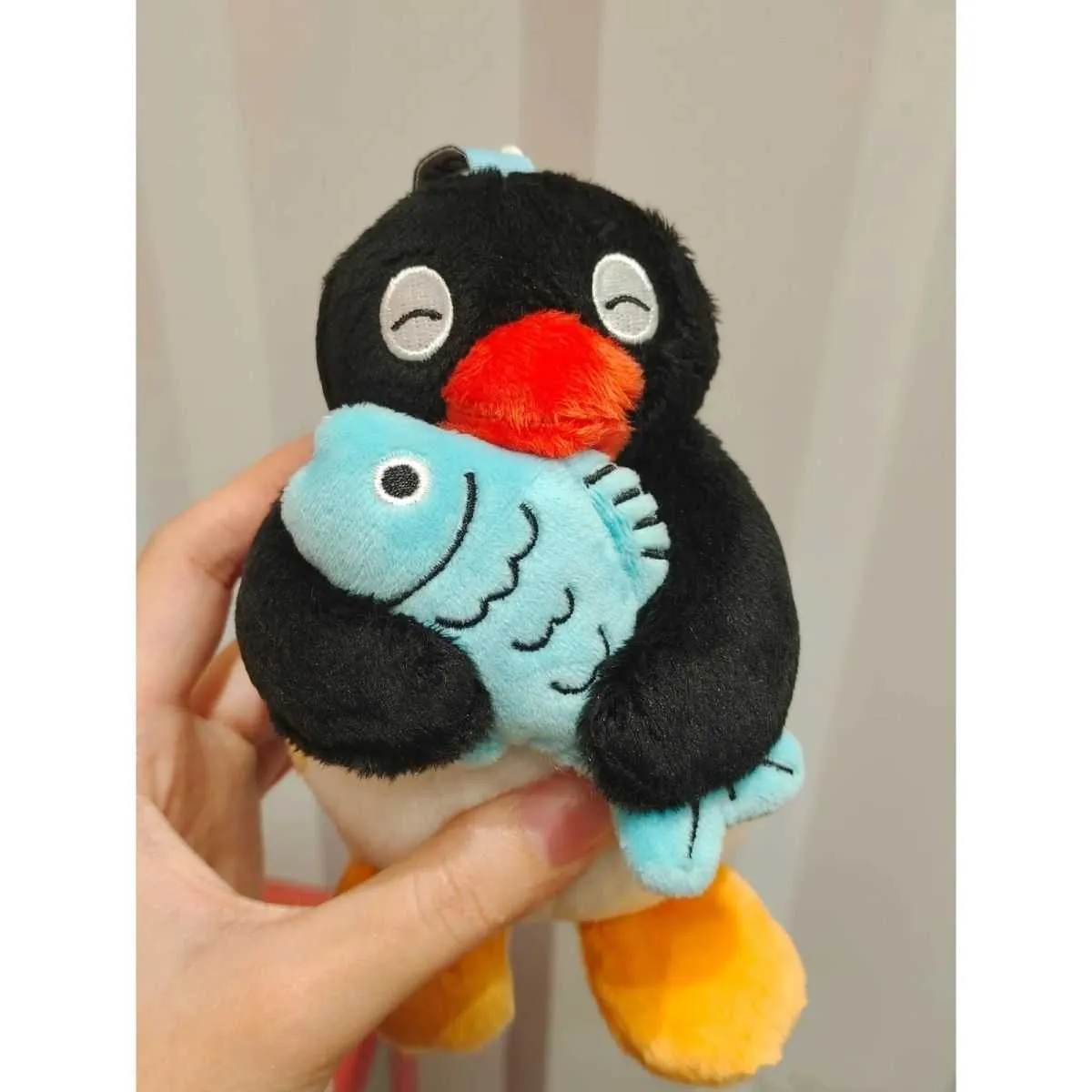 Pingu One Day Series Peluche Pingouin Pendentif Doux Au Toucher Avec Motif  Poisson Oie L2405 Cadeau Du 5,6 € | DHgate, image size:1200x1200