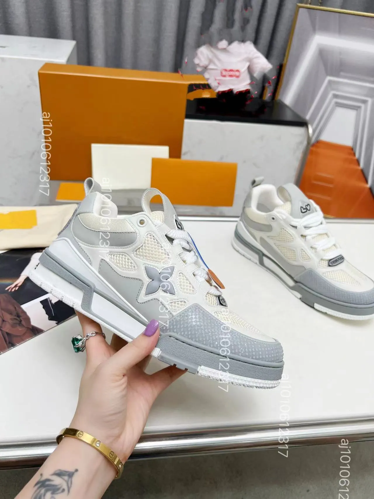 Designer Men's Skate white sneakers - Gray Suede Calf Leather 