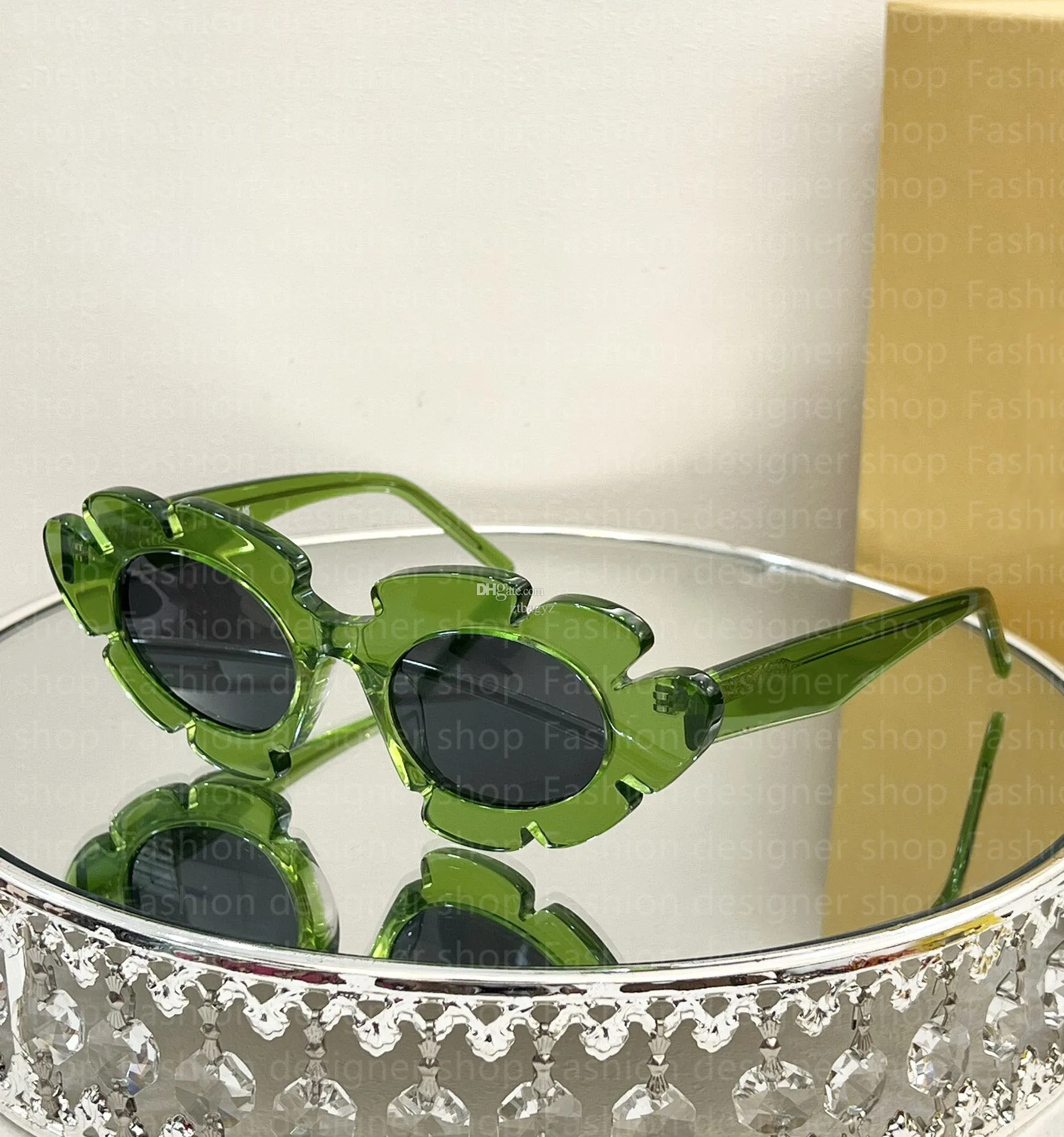 Vintage Cat Eye Frames: Floral Accented Sunglasses... From  display picture 1