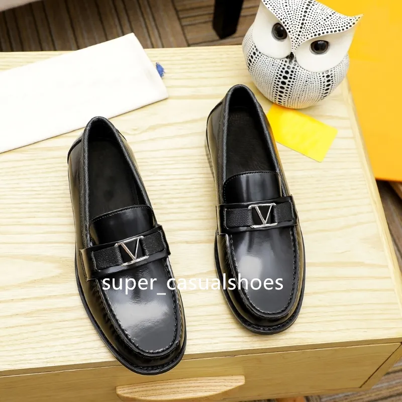 Rivets Loafers Red Bottom Shoes for Men and Women Genuine Leather Fashion Sneakers