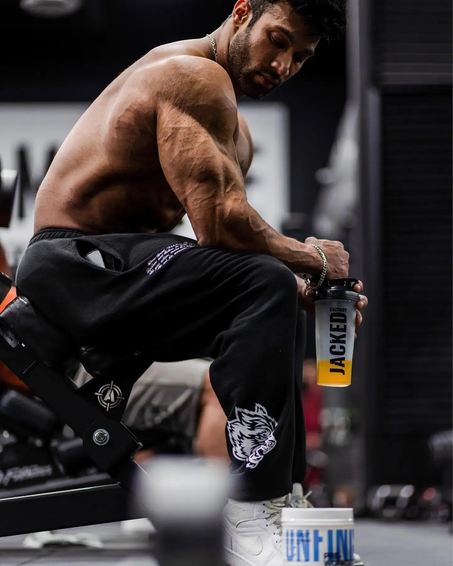 Bodybuilding sweatpants sales