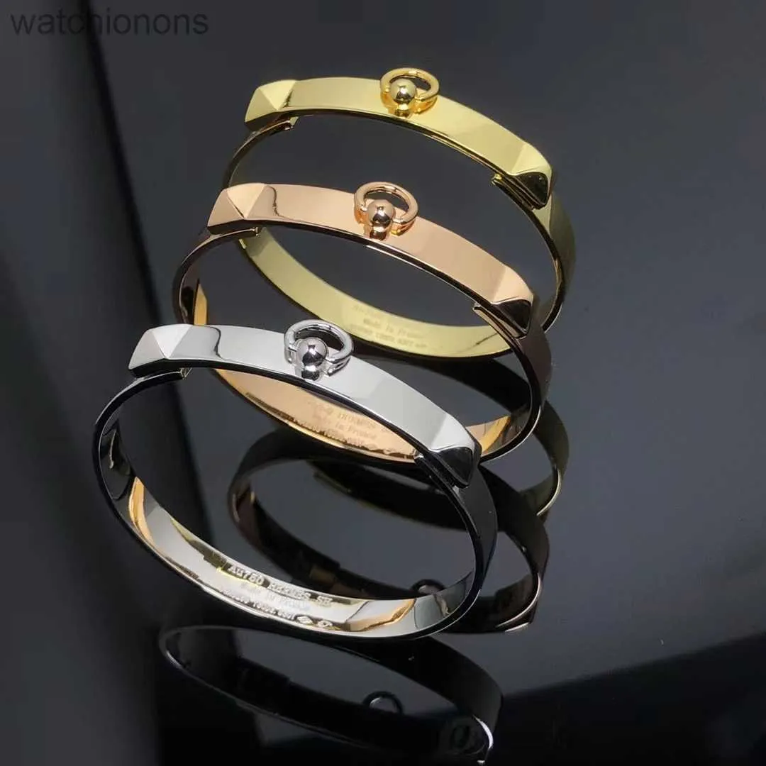 Pagoda gold bracelet store