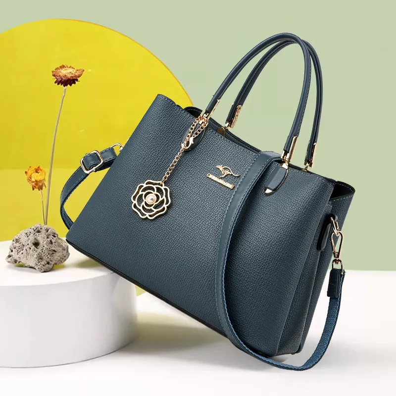 High end quality new arrival famous Brand Classic designer fashion Women s messenger bags cross body shoulder Luxury Handbags size 29 22 12cm