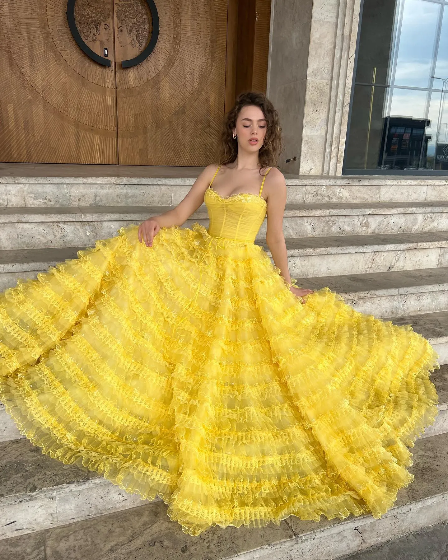 Ruffled evening gowns 2025