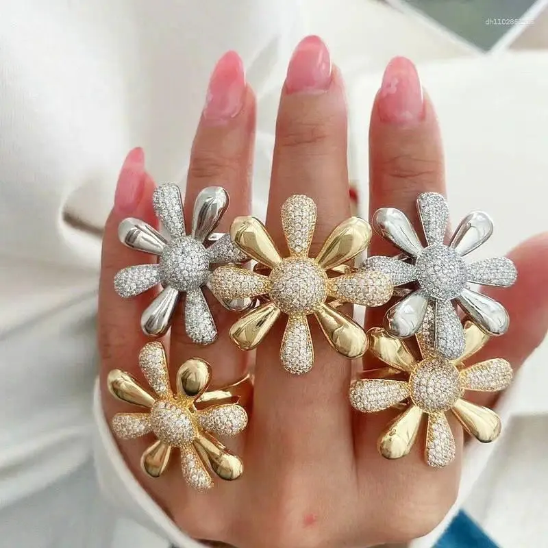 Trendy Cluster Flower Ring With Big Flower Design, Gold