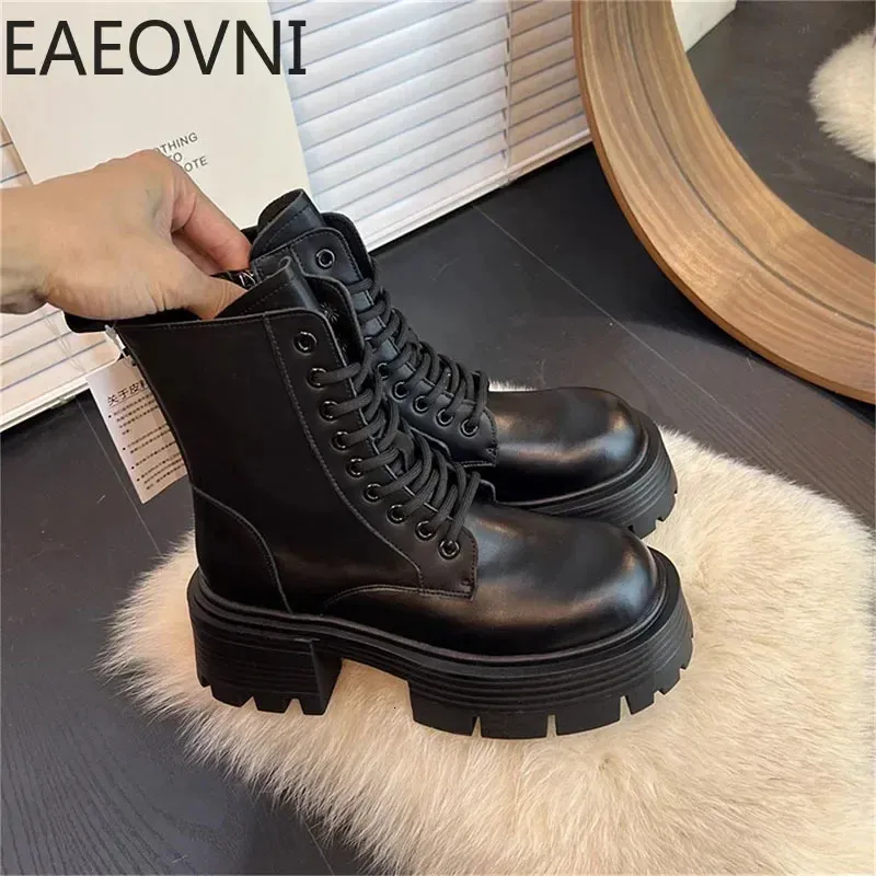 High Platform Womens Motorcycle Boot For Winter Fashion Lace Up Square Heel Short Booties Autumn Girls Shoes 241206_voghion.com