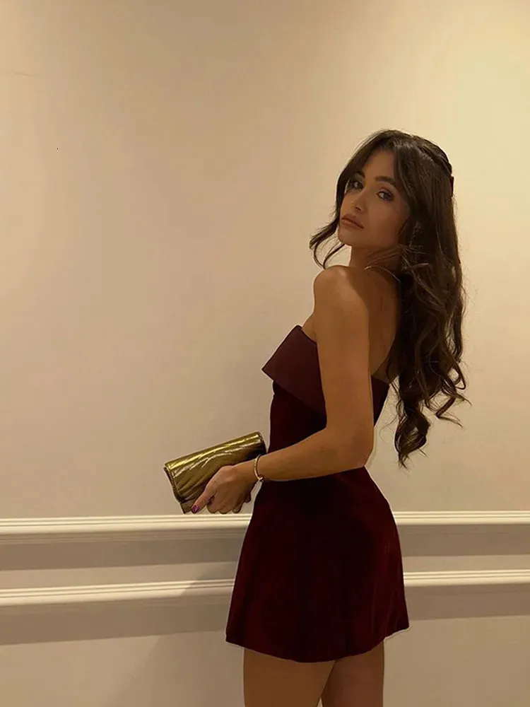 Burgundy Velvet Strapless Mini Strapless Mini Dress - Elegant Backless A-Line Style for Evening Club Party - Vintage Style (241227) Burgundy Velvet Strapless Mini Strapless Mini Dress - Elegant Backless A-Line Style for Evening Club Party - Vintage Style (241227)