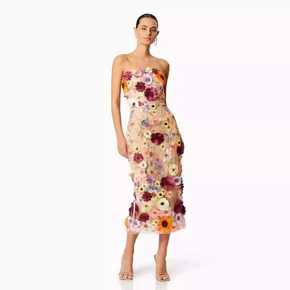 European & American Sleeveless Three-Dimensional Embroidered Strapless Midi Dress with Hip Hing and Strapless Design