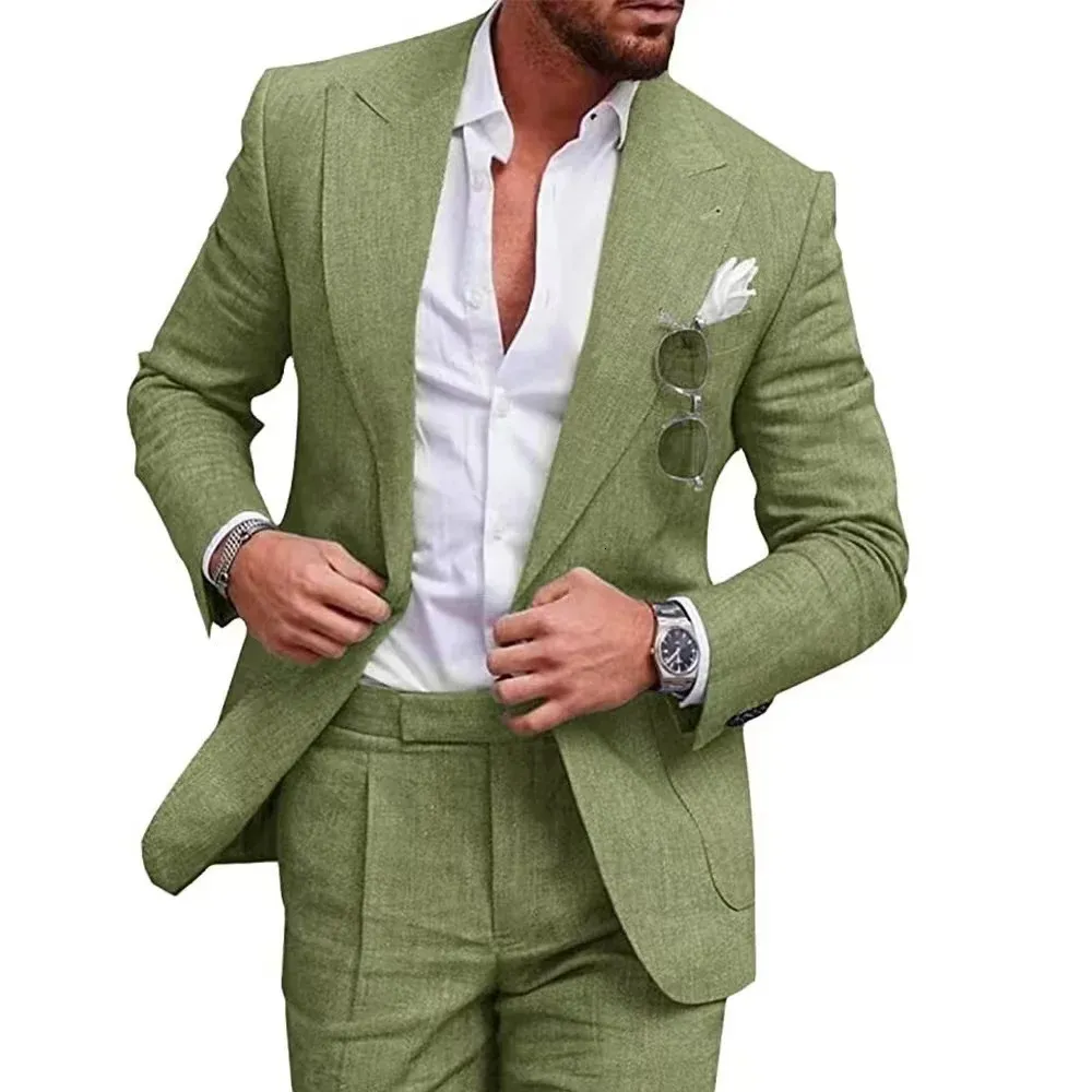 Abito Estivo in Lino Beige con Occhiali da Sole