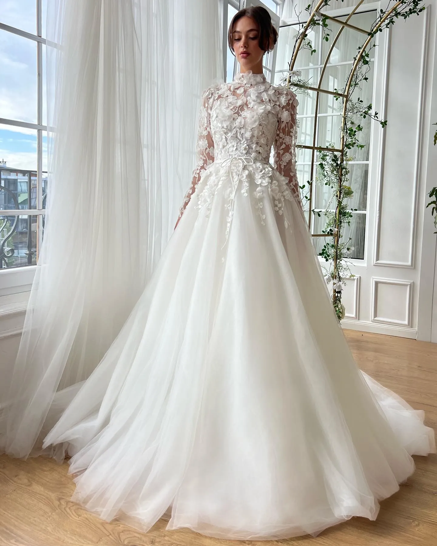 New Party Wear Gown Ball Gown Australia Long Sleeve Wedding Dresses Open  Back Beaded Wedding Dress With Long Sleeves, Appliqued