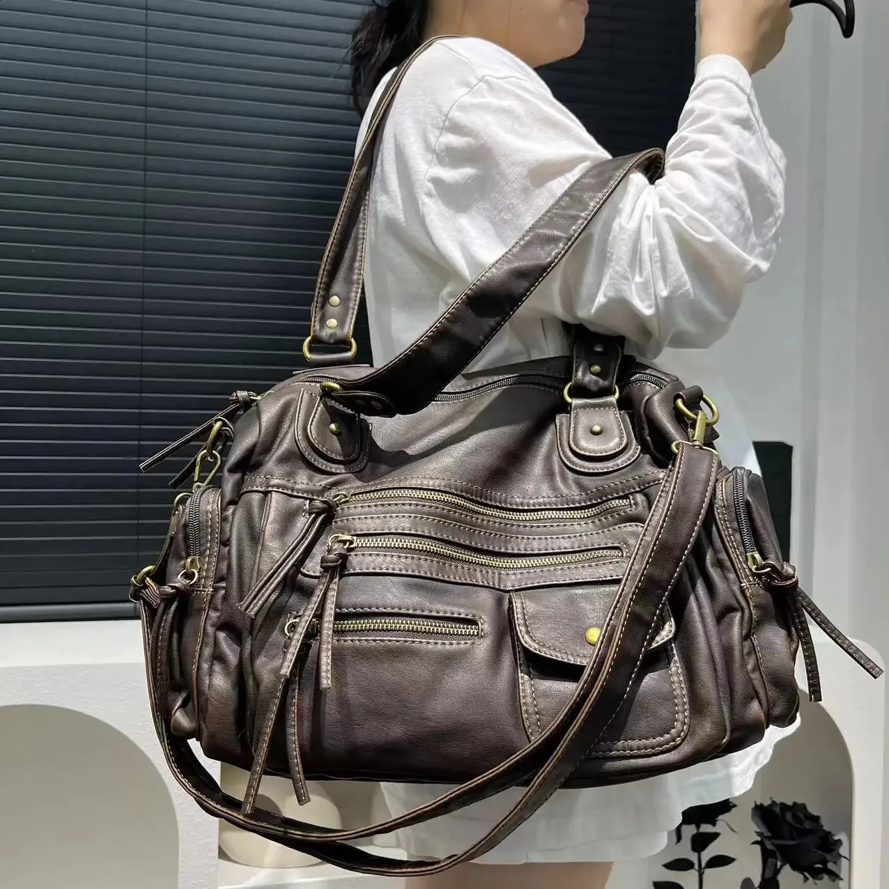 Tek Omuz Crossbody Çantası: Çok Cepli Tasarımlı Yi TL1,314.39