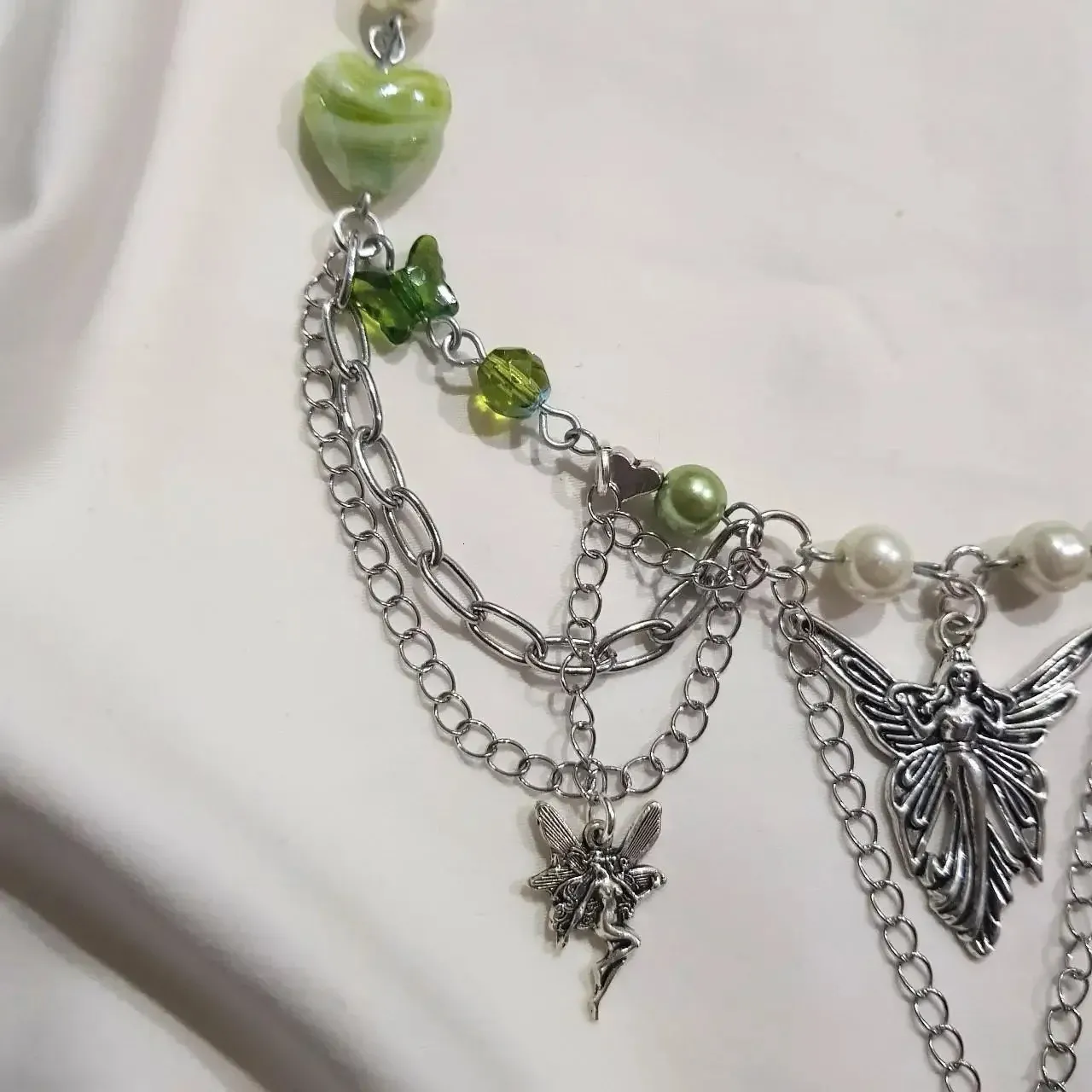 Wunderschöne Feenperlenherz-Halskette, handgefertigt im Fairycore-, Goblincore- und Cottagecore-Stil, Geschenkidee, Feenmagie, 241216_voghion.com