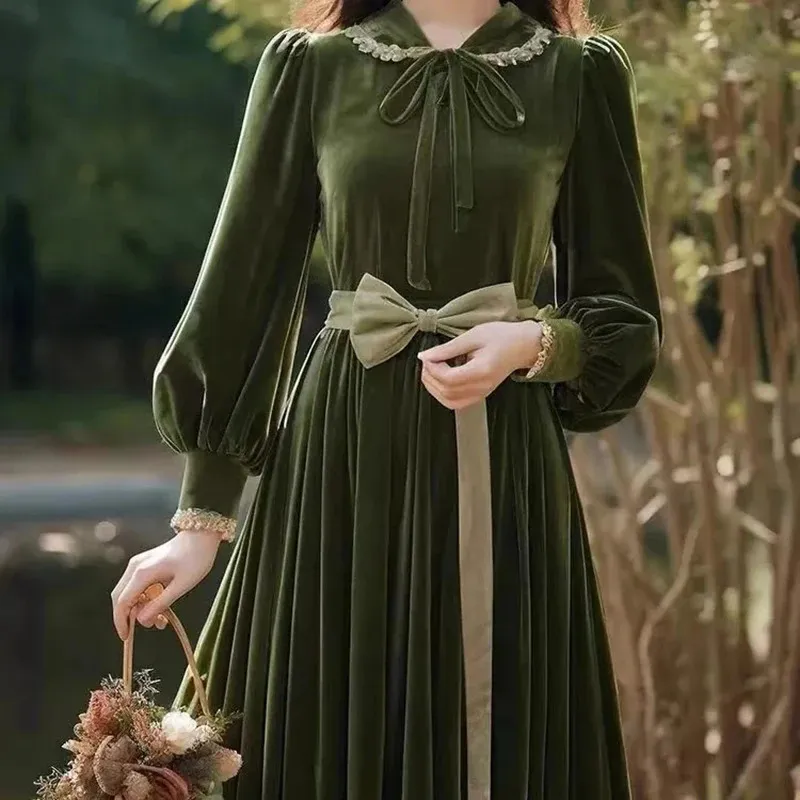 Green Velvet Velvet princess dress - Korean Hepburn Style, Elegant Vestidos for Women's Autumn and Winter (241217)