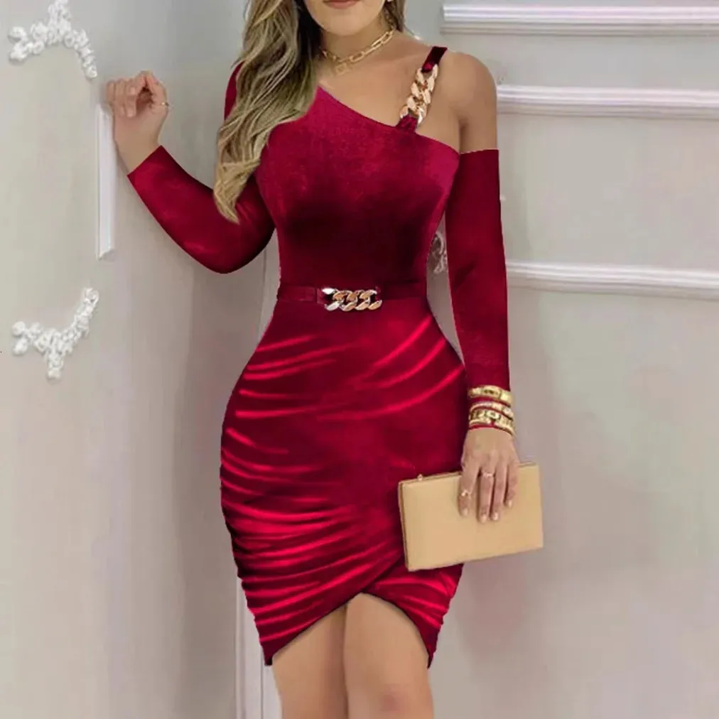 Green Satin V-neck Long Sve ss with Gold Belt and Subtle tal Lines Green Satin V-neck Long Sve ss with Gold Belt and Subtle tal Lines