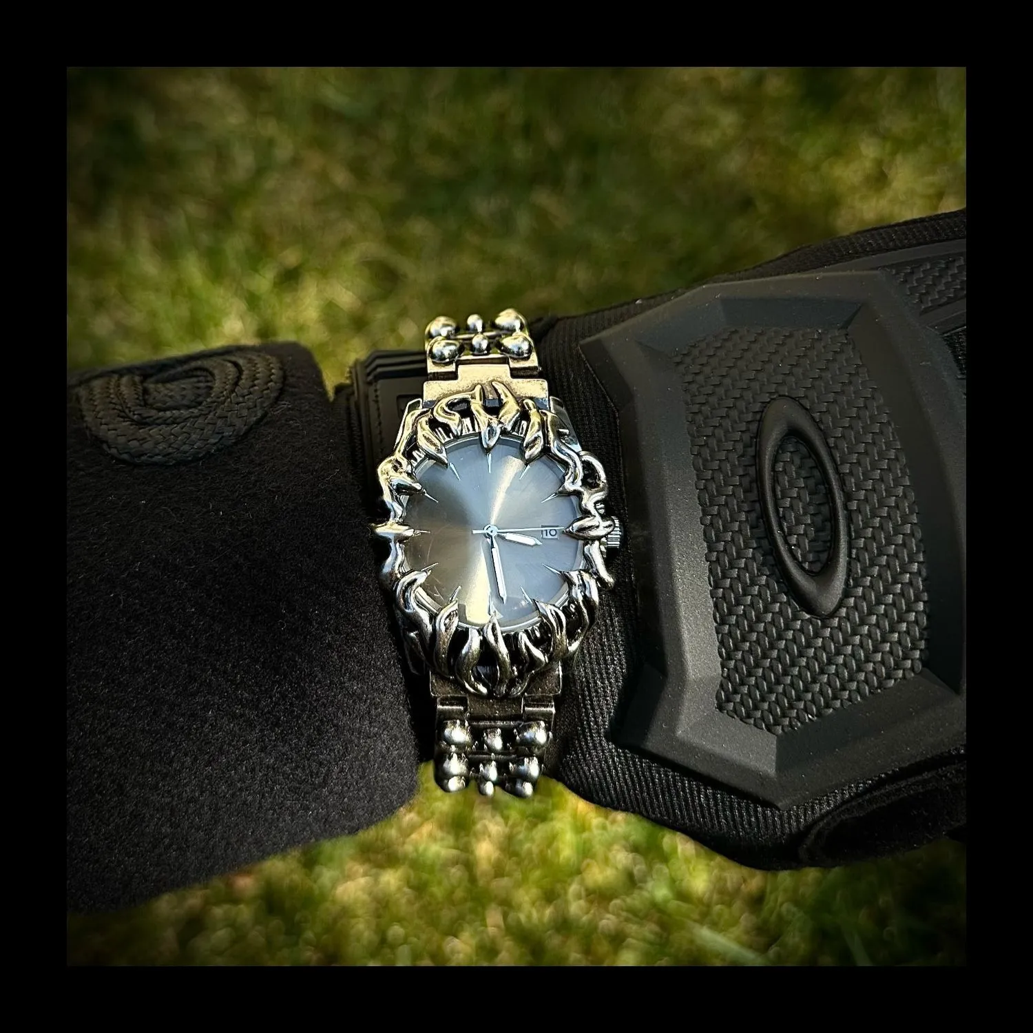 Alabaster Claw Watch - Retro Y2K Style, European & American