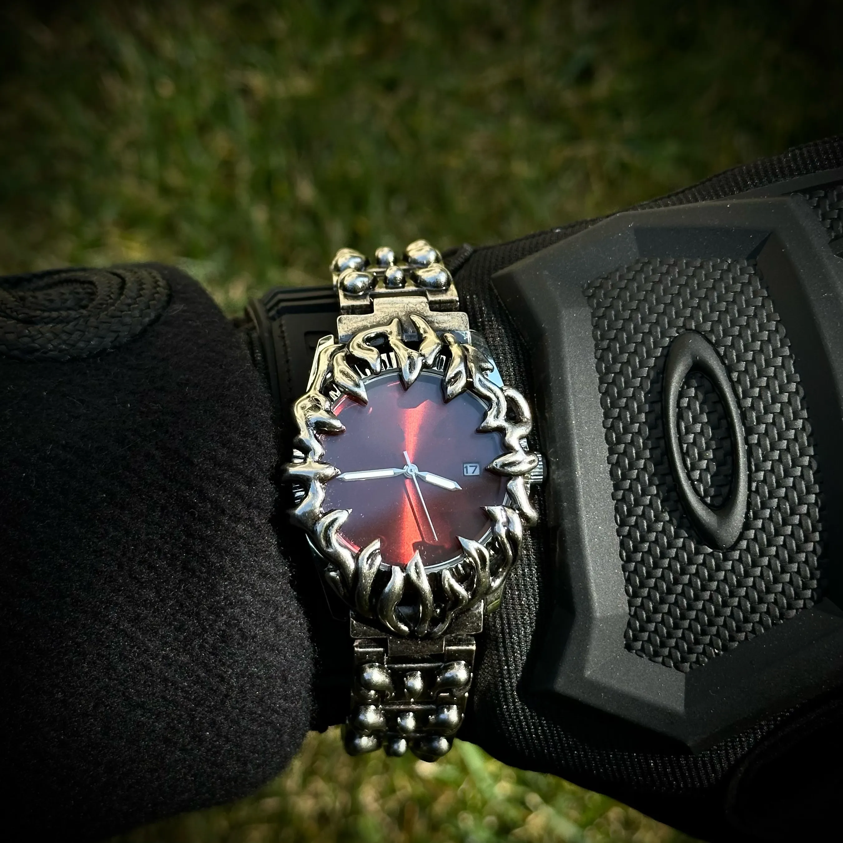 Alabaster Claw Watch - Retro Y2K Style, European & American