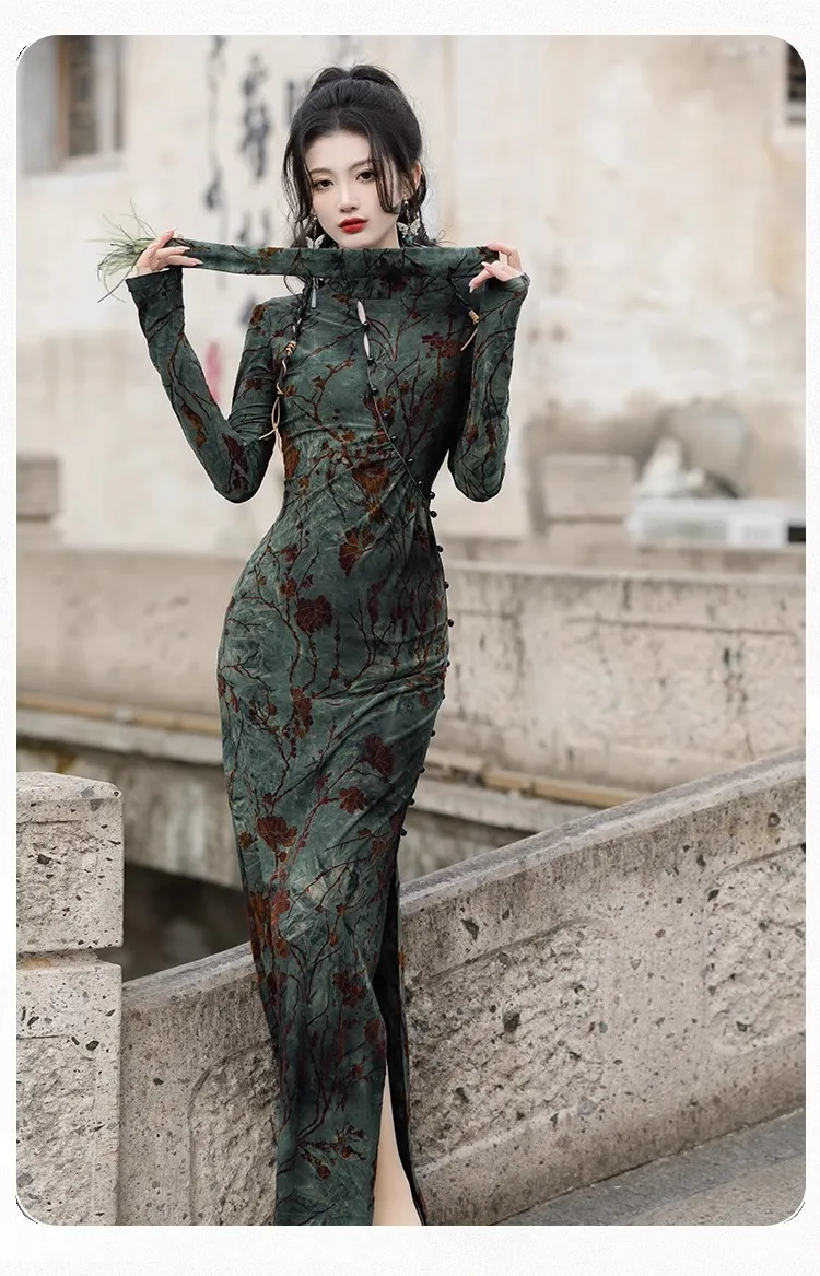 Vintage Green Floral Bodycon cheongsam Dress with slits Midi Dress - 2000S Collection, Long Sleeve, High Slit, Luxury Designer Clothing Vintage Green Floral Bodycon cheongsam Dress with slits Midi Dress - 2000S Collection, Long Sleeve, High Slit, Luxury Designer Clothing