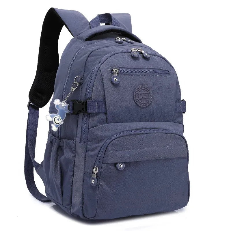 A4 Large Capacity Nylon Laptop Backpack Lightweight  display picture 3
