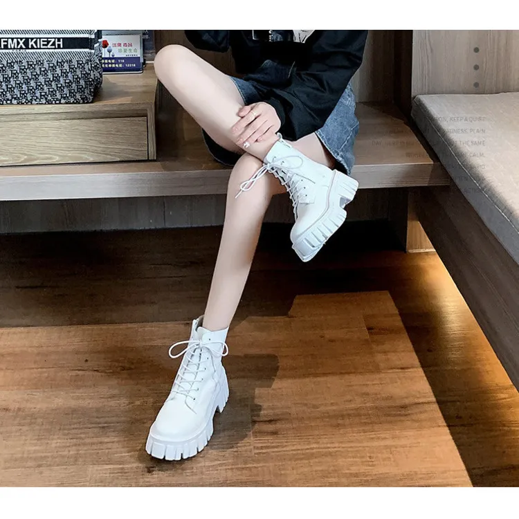 Women's Leather Lace-up Martin Boots Comfortable Winter Outdoor_voghion.com