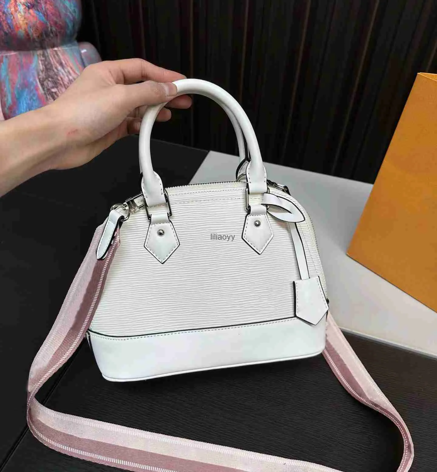 2025 Designer Water Ripple Shell One Side Bag Ladies Classic And ...