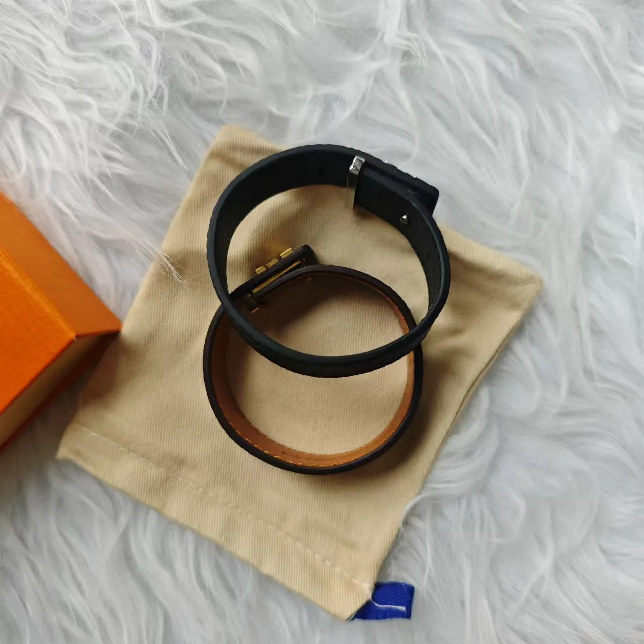 Brand Designer Luxury Bracelets Men's and women's Bracelets Fashion Unisex Jewelry Aolly Buckle Leather Size 21cm With box