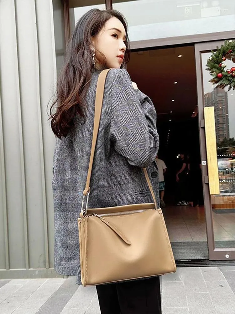 DHgate.com:2024Premium Leather Single-Strap Crossbody Bag