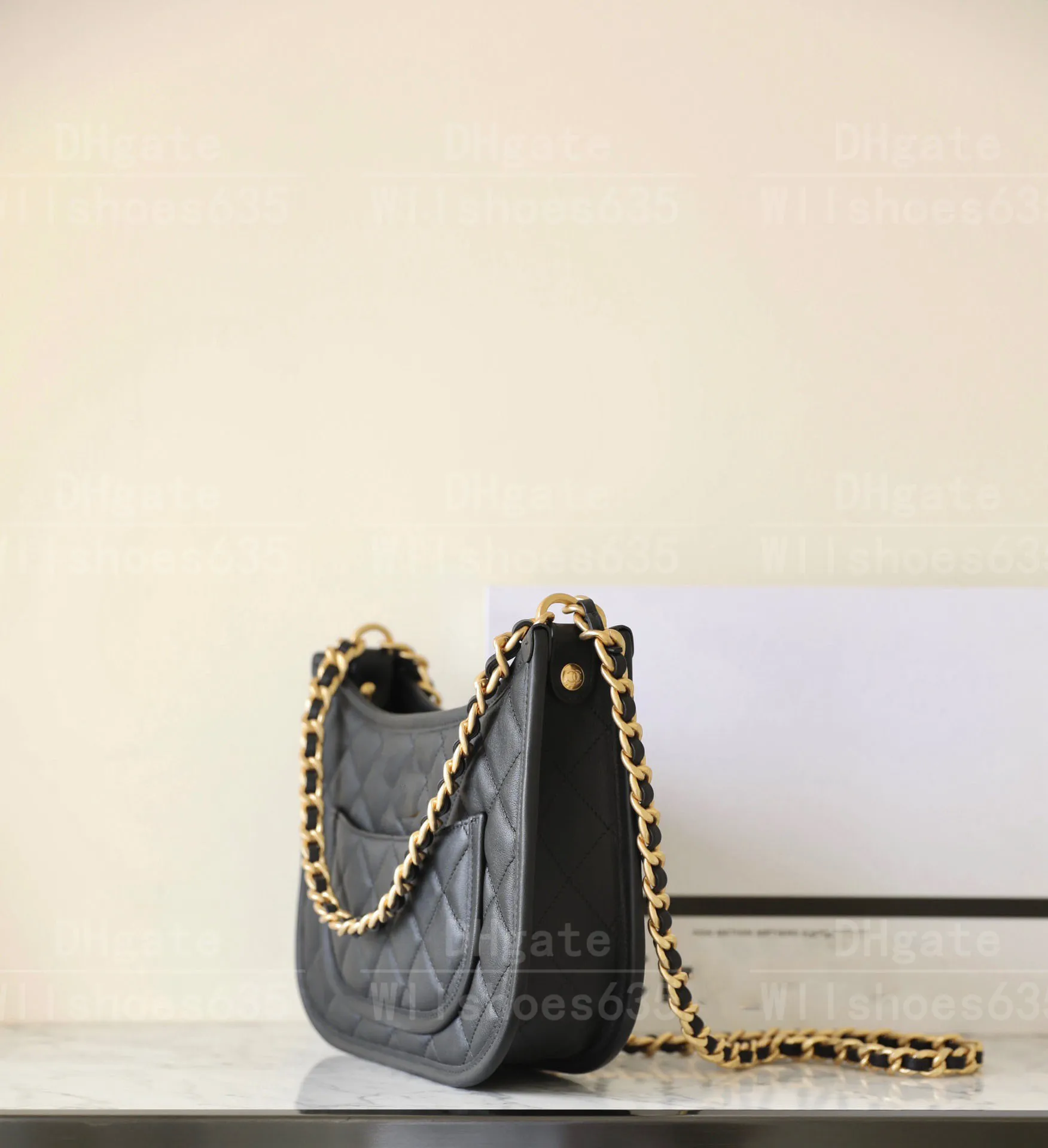 24K Retro Gold Hobo Crescent Crossbody Bag Thick Plated 24K Retro Gold Hobo Crescent Crossbody Bag Thick Plated