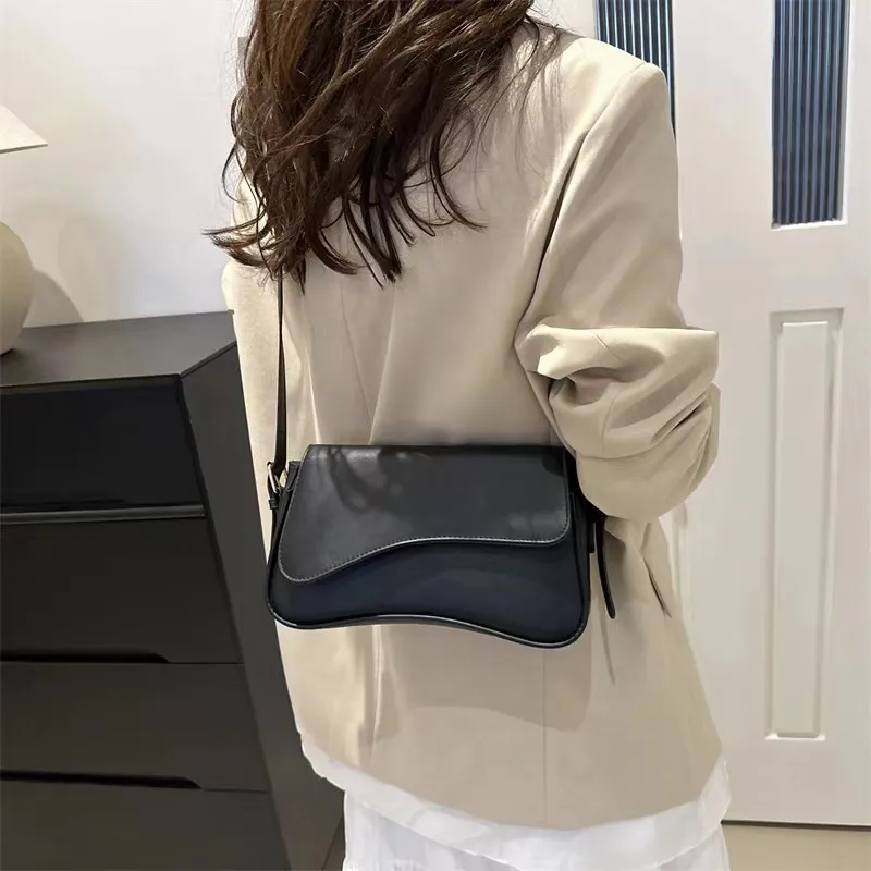 桃型　水滴　送料込み0819 DHgate.com:Chic Bow Clutch Handbag: Premium Small Square