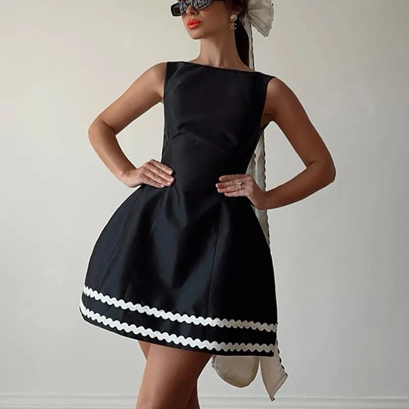 TARUXY High Waisted Mini Dress for Women Sexy Backless Stripe Decoration with Zipper Sleeveless A-Line Hem Lady Party Dress 240701