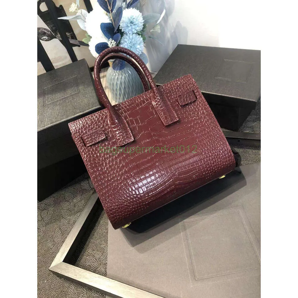 DHgate Crocodile Grain Nano Sac De Jour Designer Leather Handbag for Women Matte Finish Bags Luggage Accessories