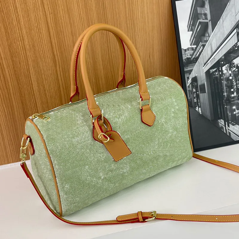 Designer Lage Duffle Leather Duffle Bag Womens With Classic Letter