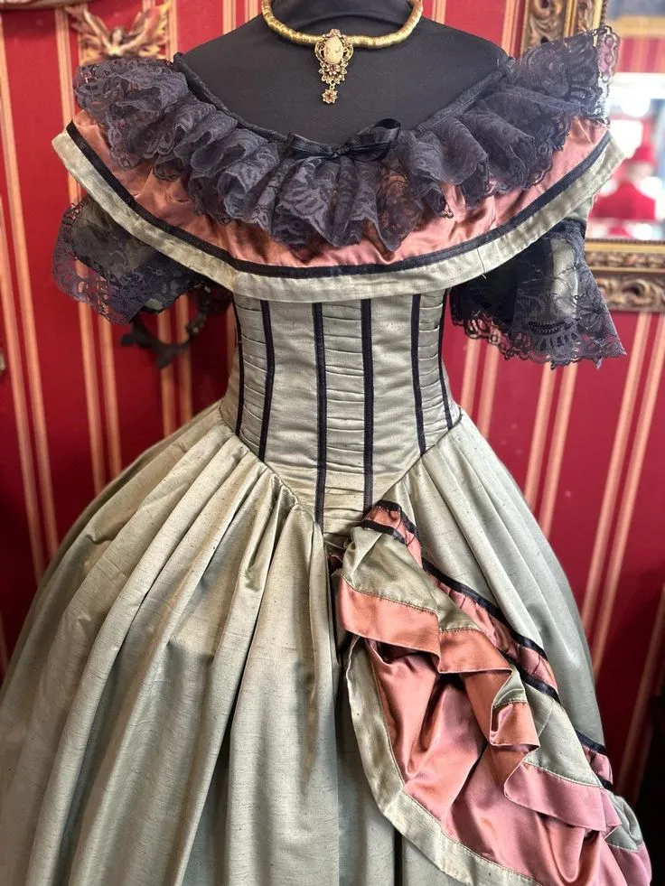 European Vintage Role Play Prom Dresses Medieval Victorian Style Puffy Hem  Ruffled Lace Aristocratic Women Gothic Evening Gowns
