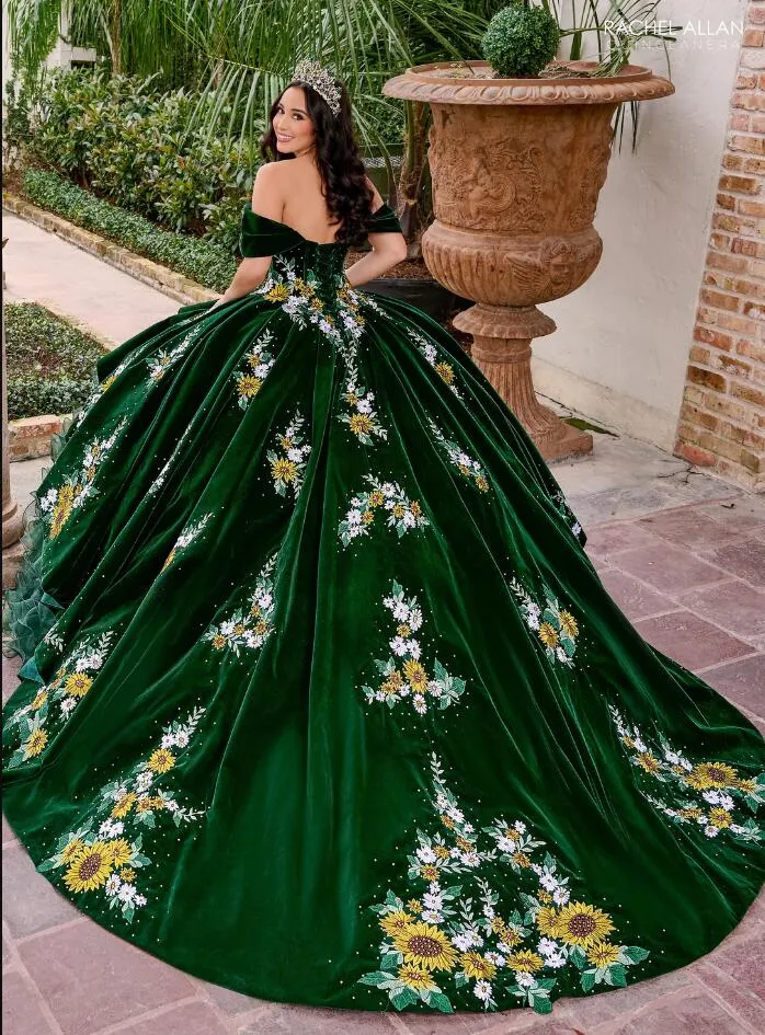 Hunter Emerald Green Velvet Quinceanera Dress with Lace-up Corset and Floral Applique from Dhgate Quinceanera Dresses - price 286.44 Hunter Emerald Green Velvet Quinceanera Dress with Lace-up Corset and Floral Applique from Dhgate Quinceanera Dresses - price 286.44