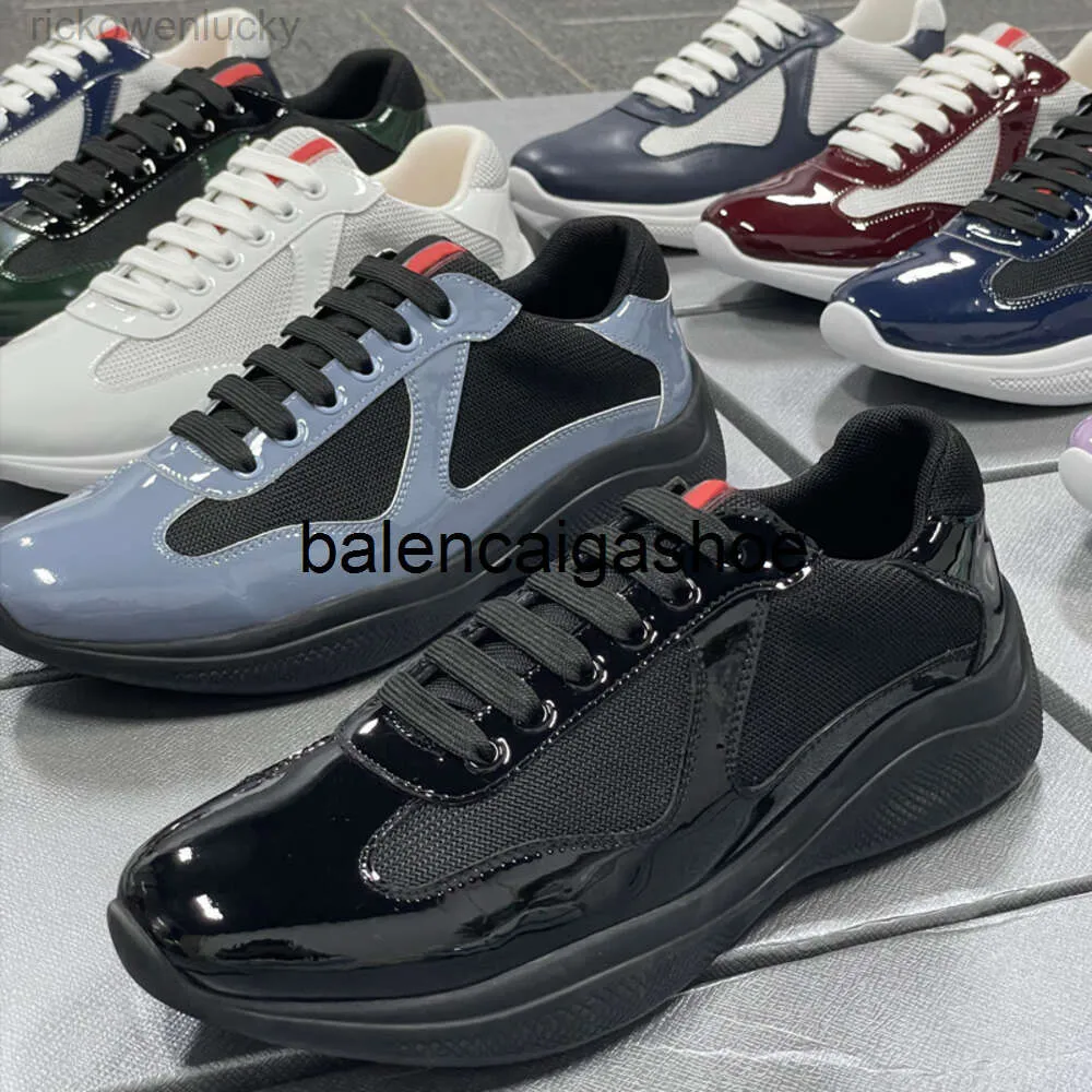 靴 PRADA SPORT Leather Mesh Sneakers Prada Sport Patent Leather and Mesh Velcro Low Top Sneakers