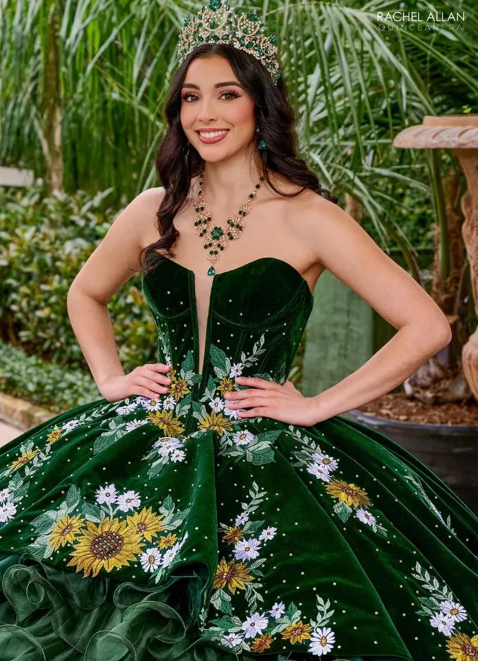 Hunter Emerald Green Velvet Quinceanera Dress with Lace-up Corset and Floral Applique from Dhgate Quinceanera Dresses - price 286.44 Hunter Emerald Green Velvet Quinceanera Dress with Lace-up Corset and Floral Applique from Dhgate Quinceanera Dresses - price 286.44