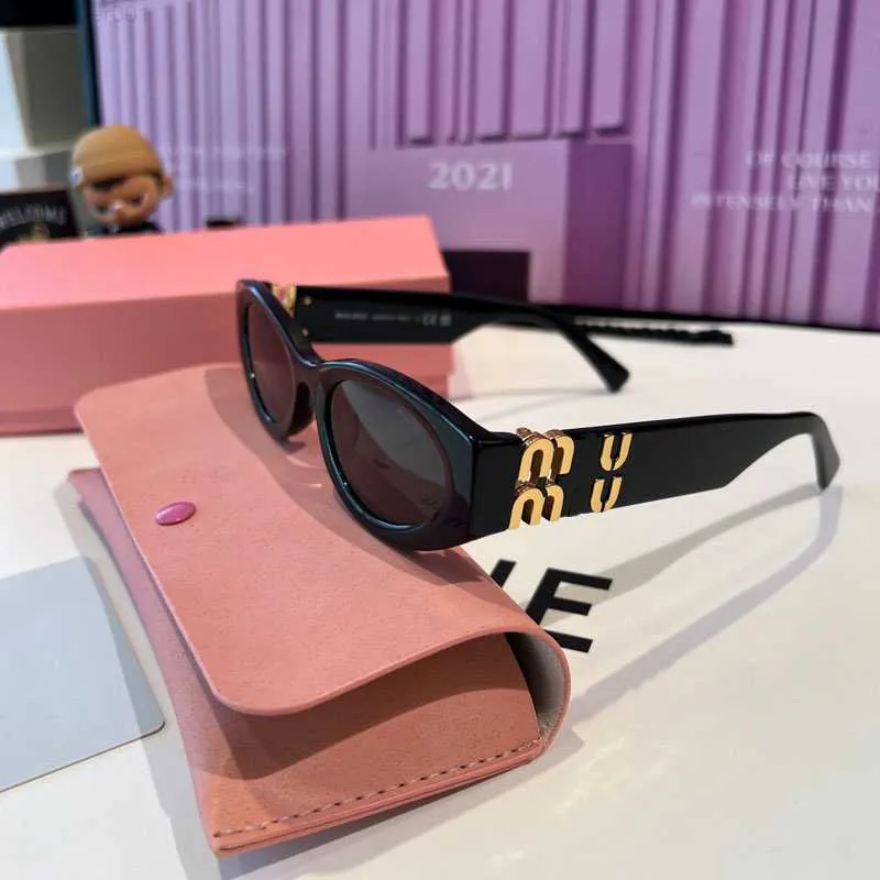 DHgate Womens Classic Italian Designer Cat Eye Sunglasses Square Frame PC Sheet Luxury Fashion Shades Fashion Accessories