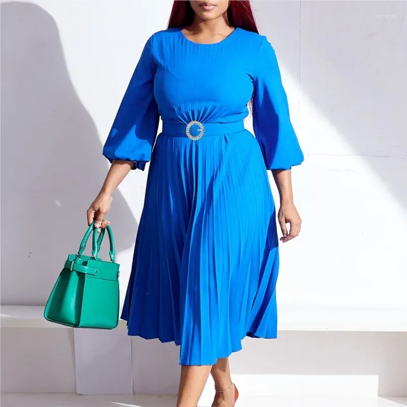Elegant Black maxi dress with unique circle design, perfect for formal occasions. Elegant Black maxi dress with unique circle design, perfect for formal occasions.