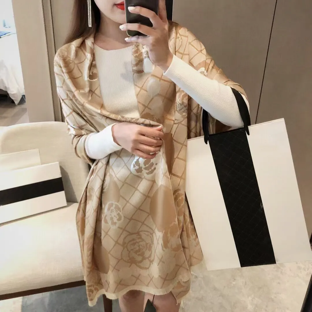 Lenço de seda de luxo para mulher xaile clássico com letras estampadas_voghion.com