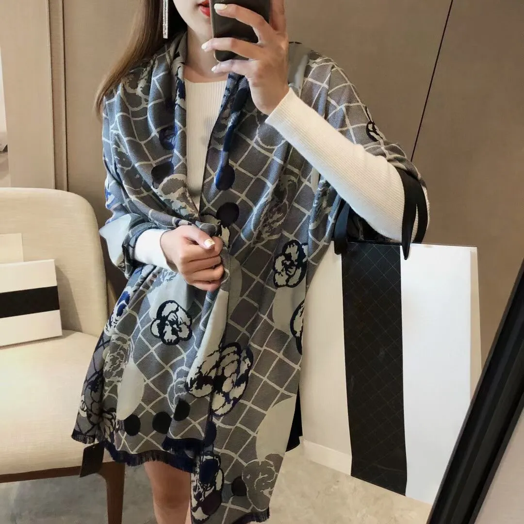 Lenço de seda de luxo para mulher xaile clássico com letras estampadas_voghion.com