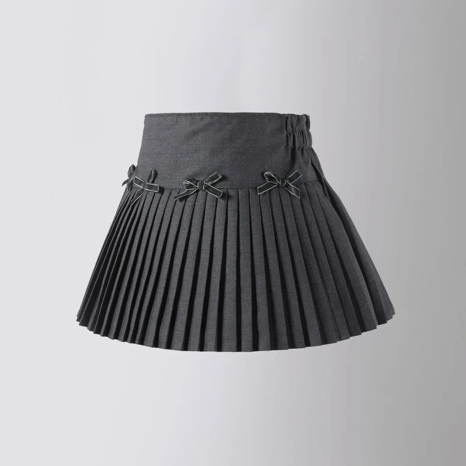 Quadril e elegante. melhores amigos para sempre. irmãs mais novas se  divertir. meninas pequenas fundo amarelo. salão de cabeleireiro. moda de  verão de criança. beleza e estilo. felicidade infantil. escola feliz  amizade —, image size:1600x1600