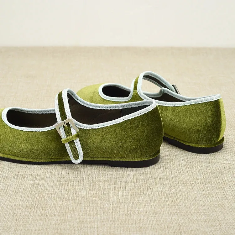 Chaussures plates à bout rond de style espagnol pour femmes Veet Mary Jane Fashion pour femmes Vert Bleu Marron 240705_voghion.com