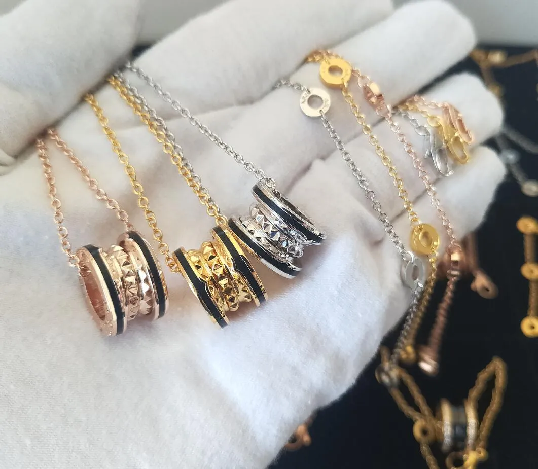 Colliers en acier inoxydable pour hommes et femmes, mode européenne et américaine, bords de lettres gravés en or, chaîne à pendentif en diamants_voghion.com