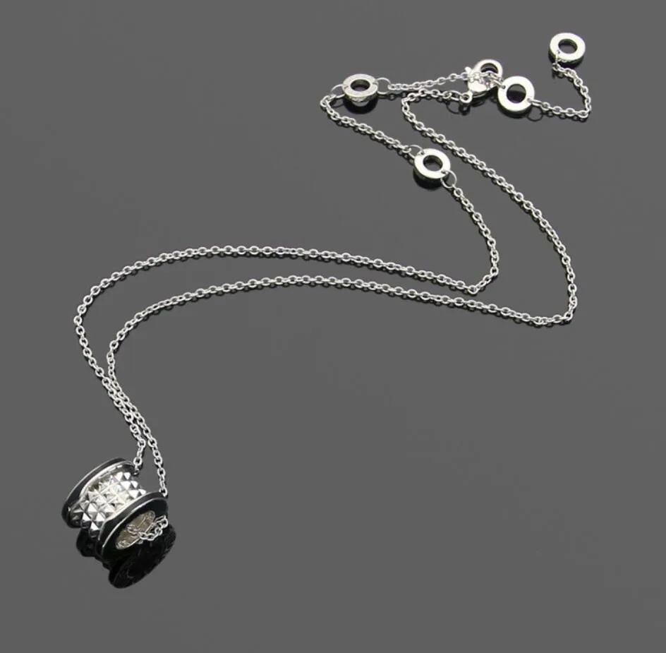 Colliers en acier inoxydable pour hommes et femmes, mode européenne et américaine, bords de lettres gravés en or, chaîne à pendentif en diamants_voghion.com